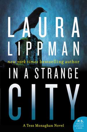 In a Strange City: A Tess Monaghan Novel de Laura Lippman