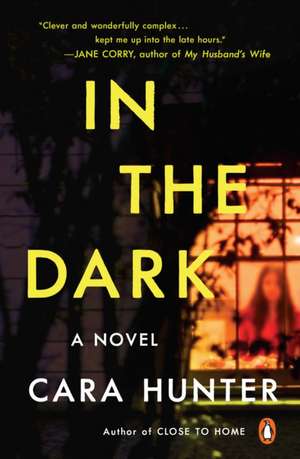 In the Dark de Cara Hunter