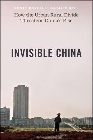 Invisible China: How the Urban-Rural Divide Threatens China's Rise de Scott Rozelle