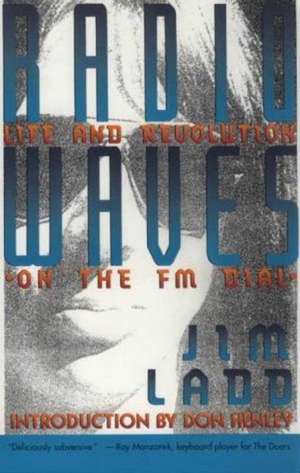 Radio Waves: Life and Revolution on the FM Dial de Jim Ladd