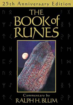 The Book of Runes, 25th Anniversary Edition: The Bestselling Book of Divination, Complete with Set of Runes Stones [With Book and Runes, Sack] de Ralph H. Blum