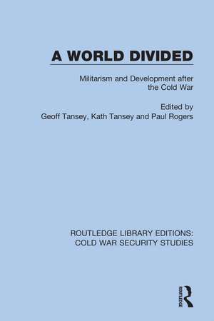 A World Divided: Militarism and Development after the Cold War de Geoff Tansey