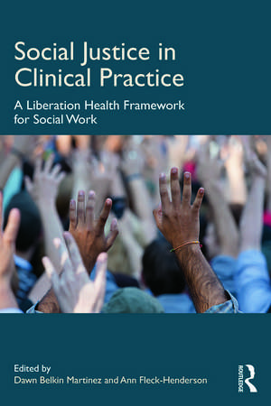 Social Justice in Clinical Practice: A Liberation Health Framework for Social Work de Dawn Belkin Martinez