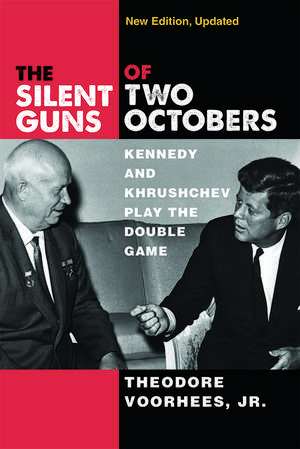 The Silent Guns of Two Octobers: Kennedy and Khrushchev Play the Double Game de Theodore Voorhees, Jr.