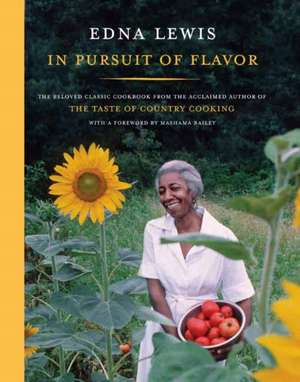 In Pursuit of Flavor: The Beloved Classic Cookbook from the Acclaimed Author of the Taste of Country Cooking de Edna Lewis