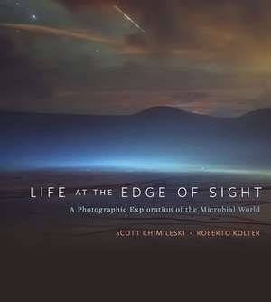 Life at the Edge of Sight – A Photographic Exploration of the Microbial World de Scott Chimileski