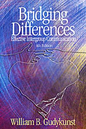 Bridging Differences: Effective Intergroup Communication de William B. Gudykunst