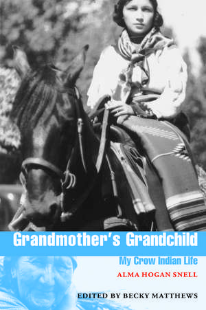 Grandmother's Grandchild: My Crow Indian Life de Alma Hogan Snell