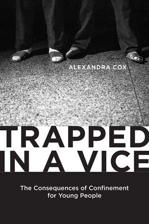 Trapped in a Vice: The Consequences of Confinement for Young People de Alexandra Cox