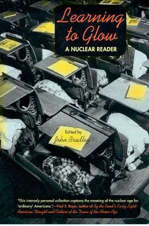 Learning to Glow: A Nuclear Reader de John Bradley