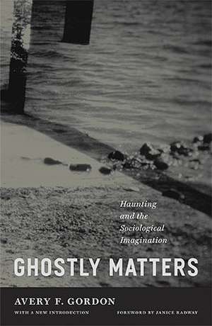 Ghostly Matters: Haunting and the Sociological Imagination de Avery F. Gordon