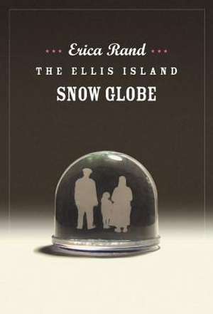 The Ellis Island Snow Globe de Erica Rand