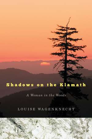 Shadows on the Klamath: A Woman in the Woods de Louise Wagenknecht