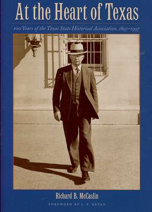 At the Heart of Texas: One Hundred Years of the Texas State Historical Association, 1897-1997 de Richard B. McCaslin