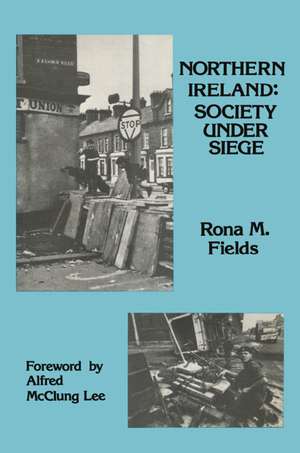 Northern Ireland: Society Under Siege de Rona M. Fields