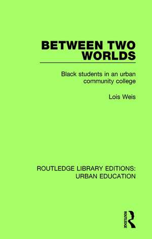 Between Two Worlds: Black Students in an Urban Community College de Lois Weis