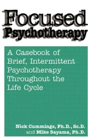 Focused Psychotherapy: A Casebook Of Brief Intermittent Psychotherapy Throughout The Life Cycle de Nick Cummings