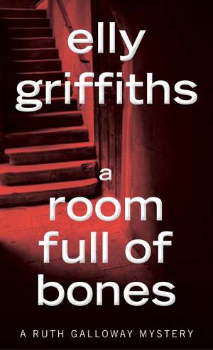 A Room Full Of Bones: A Mystery de Elly Griffiths