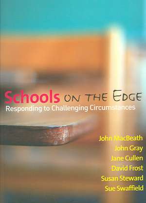 Schools on the Edge: Responding to Challenging Circumstances de John MacBeath