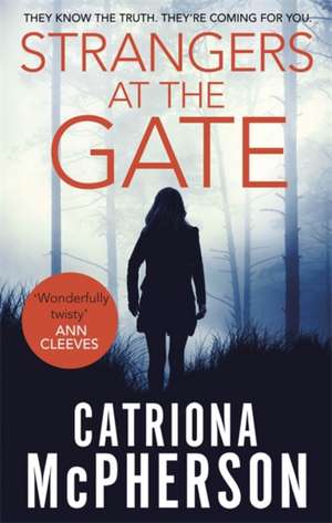 Strangers at the Gate de Catriona Mcpherson