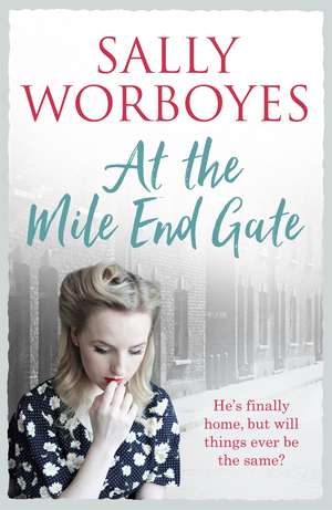 At the Mile End Gate: A romantic saga full of life and set against a dramatic backdrop de Sally Worboyes