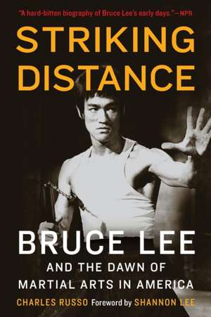 Striking Distance: Bruce Lee and the Dawn of Martial Arts in America de Charles Russo