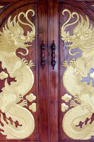 Two Gold Dragons on a Door in Thailand Journal de Cs Creations