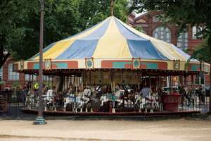 Round and Round Together: Taking a Merry-Go-Round Ride Into the Civil Rights Movement de Amy Nathan