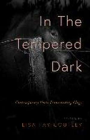 In the Tempered Dark de Lisa Fay Coutley