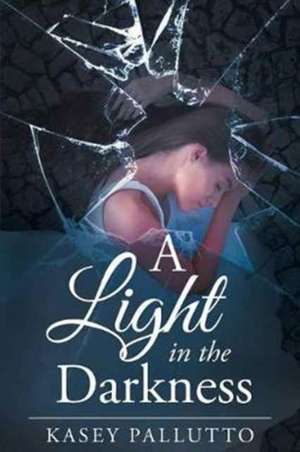 A Light In The Darkness de Kasey Pallutto
