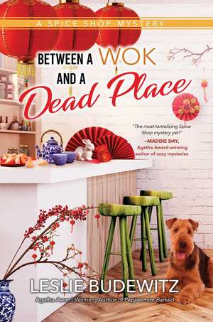 Between a Wok and a Dead Place de Leslie Budewitz