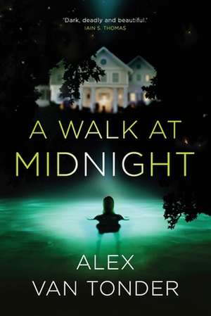 A Walk at Midnight de Alex van Tonder