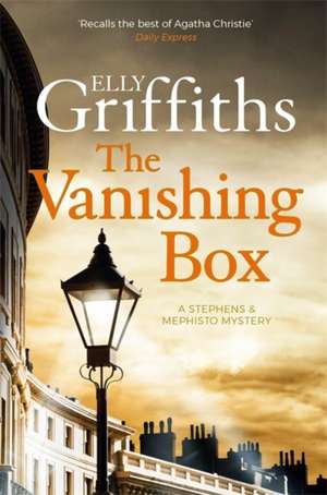 The Vanishing Box de Elly Griffiths