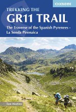 Trekking the GR11 Trail de Tom Martens