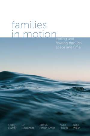 Families in Motion – Ebbing and Flowing Through Space and Time de Lesley Murray