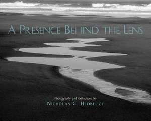 Presence Behind the Lens de Nicholas C. Hlobeczy