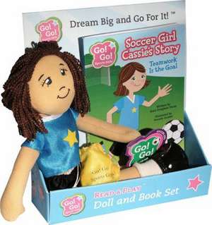 Soccer Girl Cassie's Story: Teamwork Is the Goal: Read & Play Doll and Book Set de Kara Douglass Thom