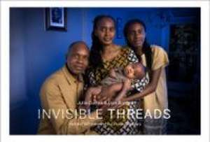 Invisible Threads de Julia Cumes