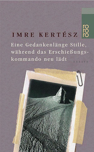 Eine Gedankenlänge Stille, während das Erschießungskommando neu lädt de György Buda