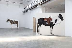 Lara Nickel: 12 Horses-Homage to Jannis Kounellis de José Jiménez