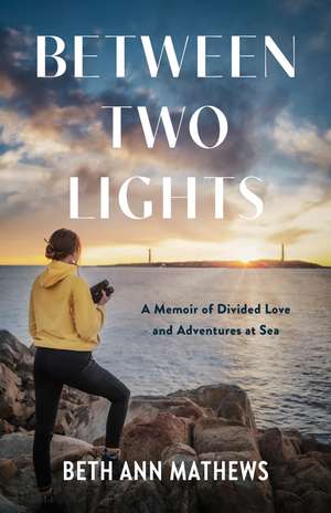 Between Two Lights: A Memoir of Divided Love and Adventures At Sea de Beth Ann Mathews