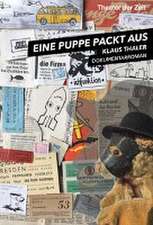 Eine Puppe packt aus